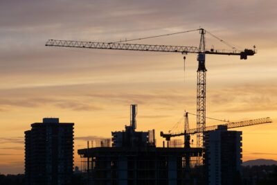 Бум на рынке недвижимости стимулирует создание тысяч рабочих мест в строительстве и архитектуре в Лимассоле