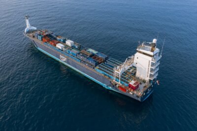 От моря к берегу: как моряки переходят на работу на суше на Кипре